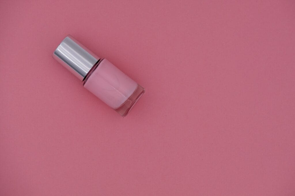 Pedicure french w nowej odsłonie – jak zmienić klasyczny styl?