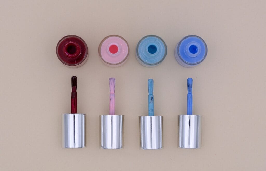Manicure na wieczór – jak stworzyć elegancki look?