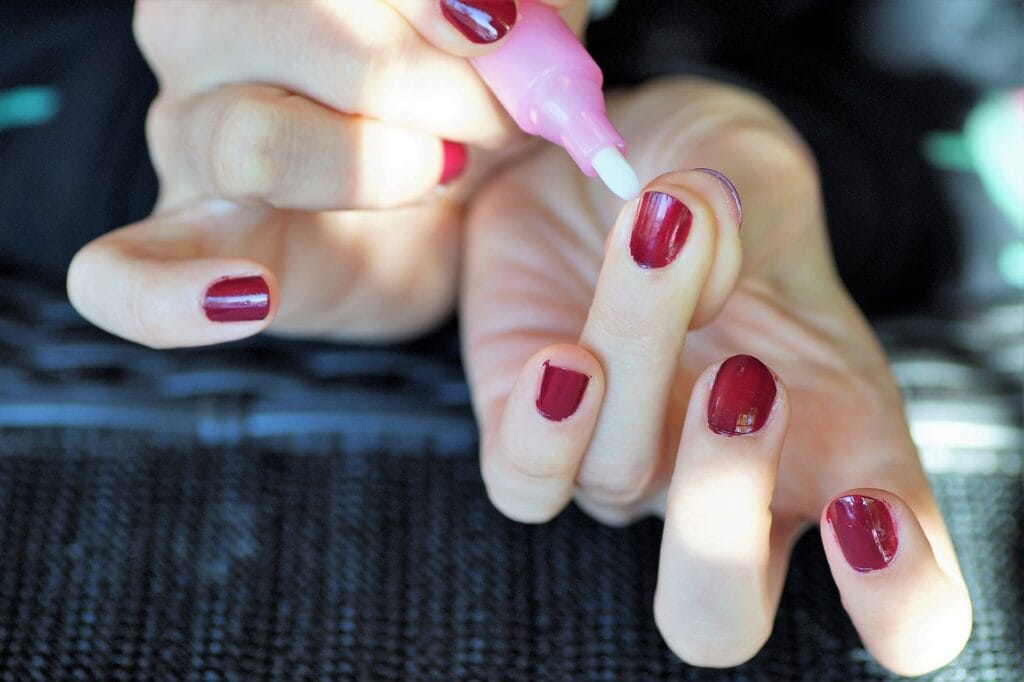 Pedicure na krótkie paznokcie – jak uzyskać elegancki efekt?