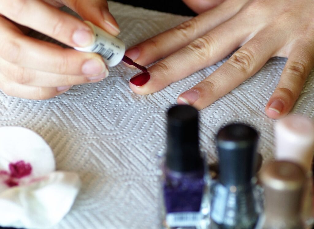 Manicure w kolorach pastelowych – idealny na wiosnę
