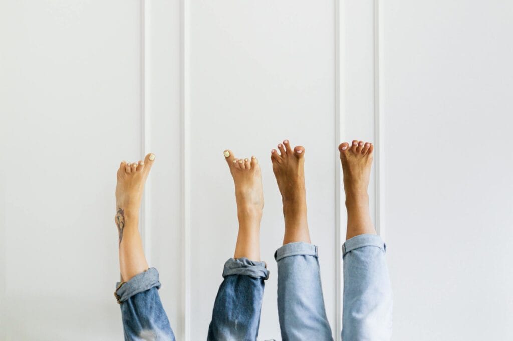 Pedicure francuski na stopach: jak uzyskać idealnie czystą linię uśmiechu